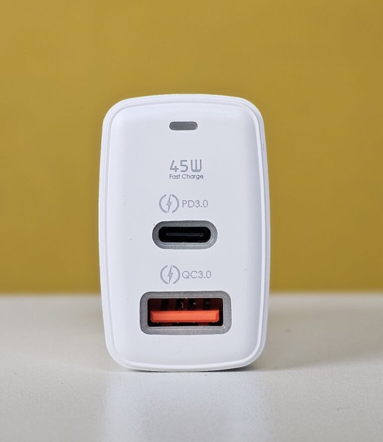 GearUP-007-Fast-Mobile-Charger-768x888