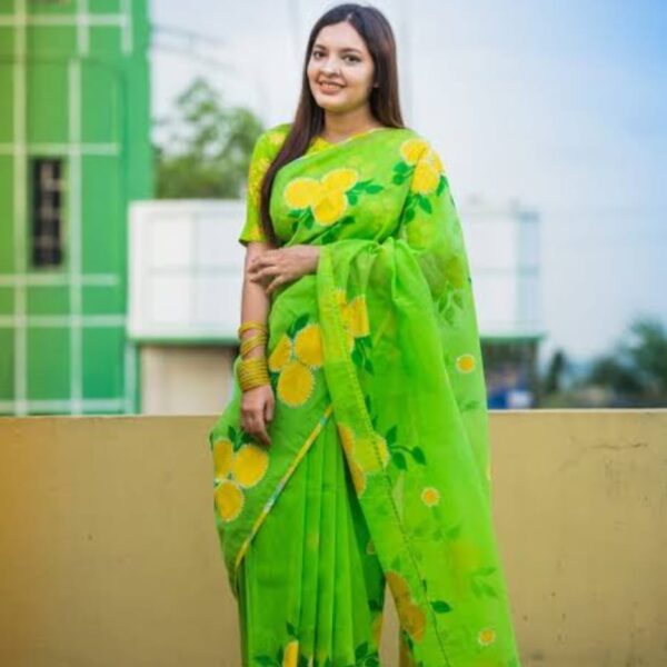 হাফসিল্ক শাড়ীতে  হ্যান্ডপ্রিন্ট তুলির কাজ করা - 31183