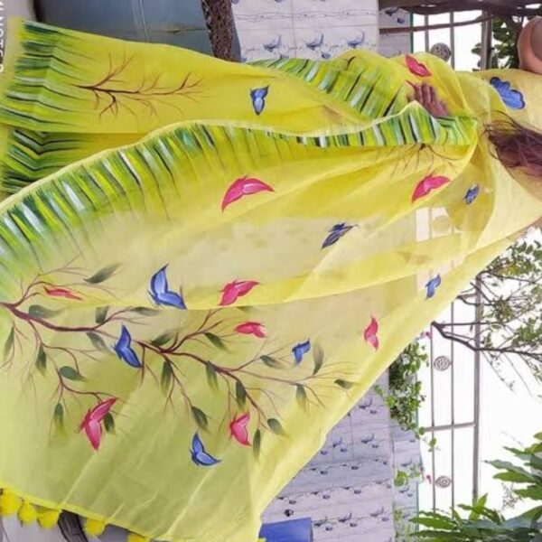 হাফসিল্ক শাড়ীতে  হ্যান্ডপ্রিন্ট তুলির কাজ করা - 31178
