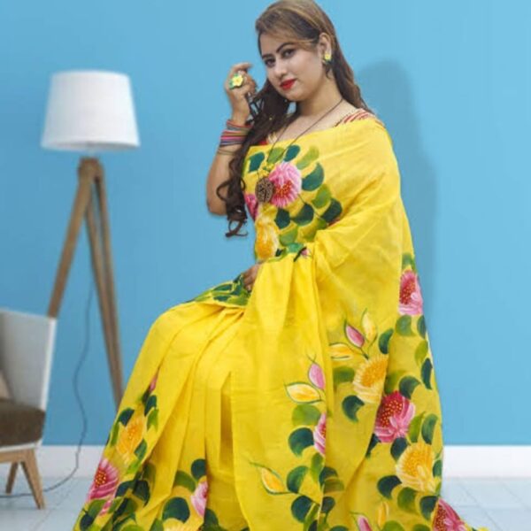 হাফসিল্ক শাড়ীতে  হ্যান্ডপ্রিন্ট তুলির কাজ করা - 31177