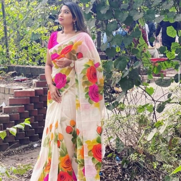 হাফসিল্ক শাড়ীতে  হ্যান্ডপ্রিন্ট তুলির কাজ করা-31138