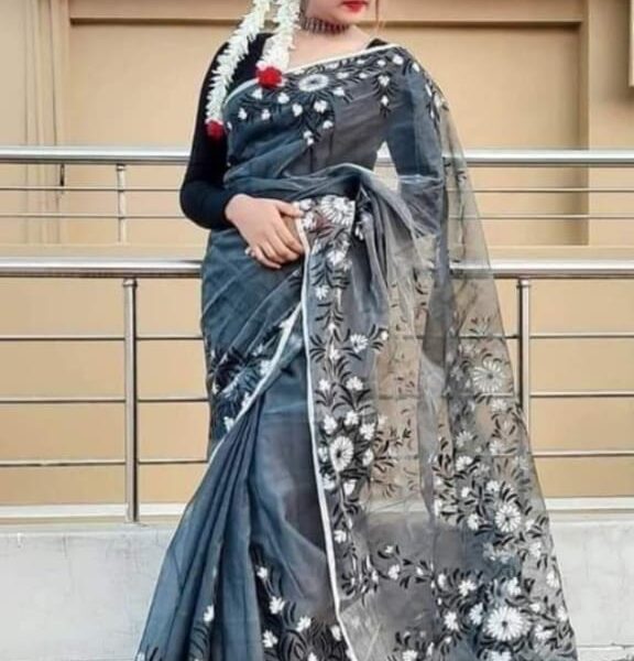 হাফসিল্ক শাড়ীতে  হ্যান্ডপ্রিন্ট তুলির কাজ করা-31098