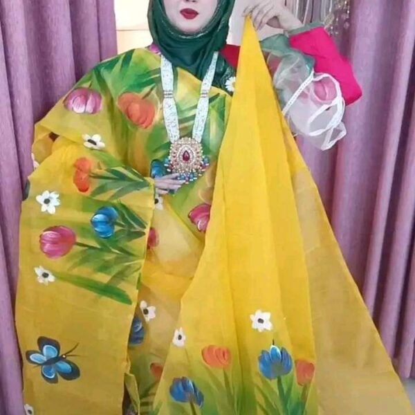 হাফসিল্ক শাড়ীতে  হ্যান্ডপ্রিন্ট তুলির কাজ করা-31065