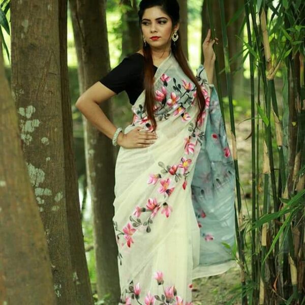 হাফসিল্ক শাড়ীতে  হ্যান্ডপ্রিন্ট তুলির কাজ করা-31064